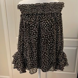 Cece Off the Shoulder Blouse - M